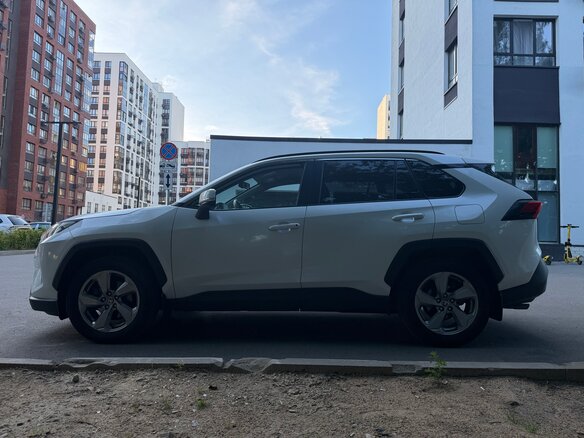 2020 Toyota RAV4 V (XA50), белый - вид 7