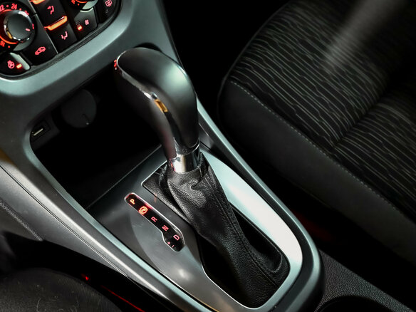 2014 Opel Astra J Рестайлинг, белый, 936000 рублей - вид 13