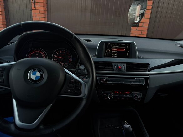 2017 BMW X1 20i xDrive II (F48), белый, 2740000 рублей - вид 12