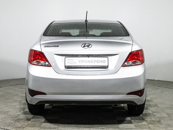 2016 Hyundai Solaris I Рестайлинг, серебристый, 899700 рублей - вид 5