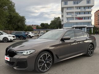 2021 BMW 5 серии 530e xDrive VII (G30/G31/G38) Рестайлинг, серый, 5300000 рублей, вид 3