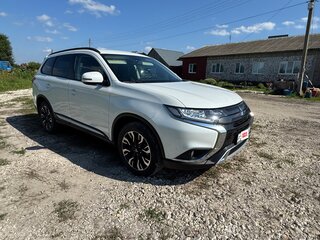2021 Mitsubishi Outlander III Рестайлинг 3, белый, 3000000 рублей, вид 2