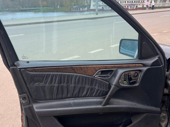 1999 Mercedes-Benz E-Класс 240 II (W210, S210), чёрный, 230000 рублей - вид 6