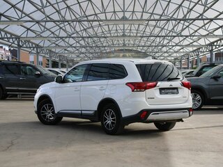2019 Mitsubishi Outlander III Рестайлинг 3, белый, 2060000 рублей, вид 3