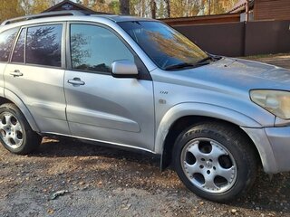 2005 Toyota RAV4 II (XA20) Рестайлинг, серебристый, 800000 рублей, вид 2
