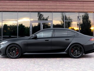 2025 BMW M5 VII (G90), чёрный, 16279361 рублей, вид 4
