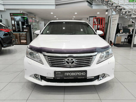2013 Toyota Camry VII (XV50), белый, 950000 рублей, вид 2