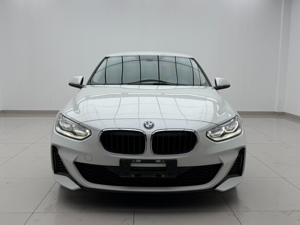 2023 BMW 1 серии 120i III (F52) Рестайлинг, белый, 1680007 рублей - вид 1