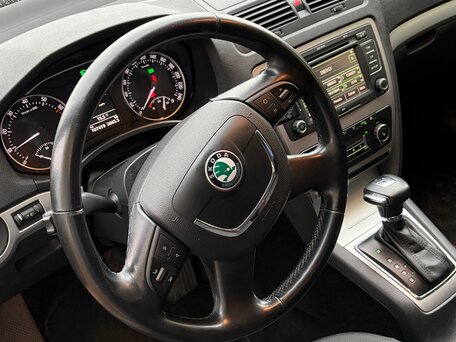 2010 Skoda Octavia II (A5) Рестайлинг, чёрный, 930000 рублей, вид 5