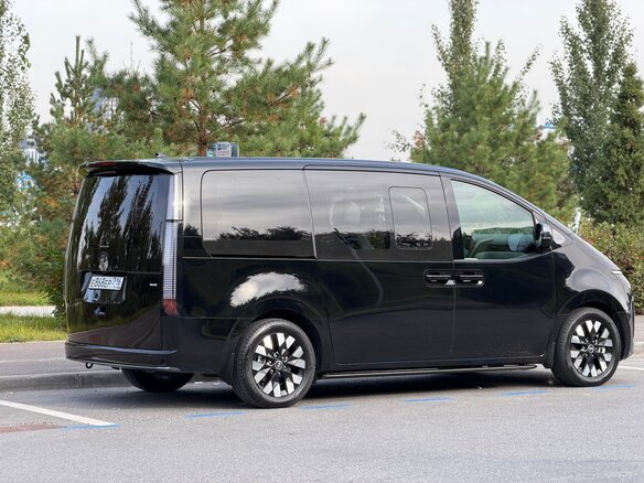 2025 Hyundai Staria I, чёрный, 7900000 рублей - вид 7