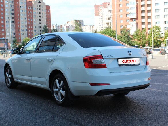2015 Skoda Octavia III (A7), белый, 1150000 рублей - вид 3