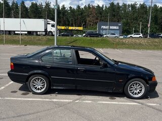 1995 BMW 3 серии 323i III (E36), чёрный, 350000 рублей, вид 4