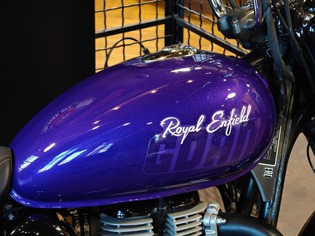 2026 Royal Enfield Goan Classic 350, фиолетовый, 529000 рублей, вид 3