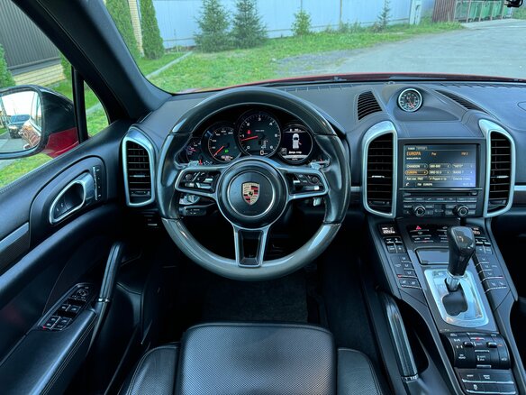 2016 Porsche Cayenne Diesel II Рестайлинг (958), красный, 4350000 рублей - вид 32