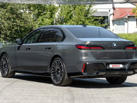 2025 BMW 7 серии 740d xDrive VII (G70), серый, 12300032 рублей, вид 4