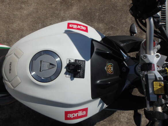 2015 Aprilia Tuono V4, белый, 1000000 рублей - вид 17
