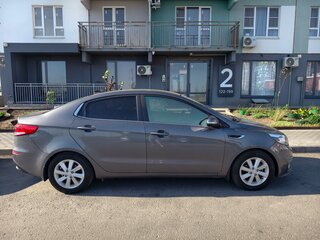 2017 Kia Rio III Рестайлинг, серый, 1150000 рублей, вид 3