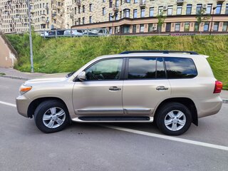 2013 Toyota Land Cruiser 200 Series Рестайлинг 1, золотистый, 3900000 рублей, вид 3