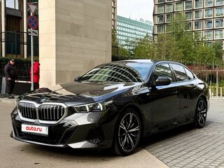 2025 BMW 5 серии 530i xDrive VIII (G60/G61/G68), серый, 8250000 рублей, вид 3