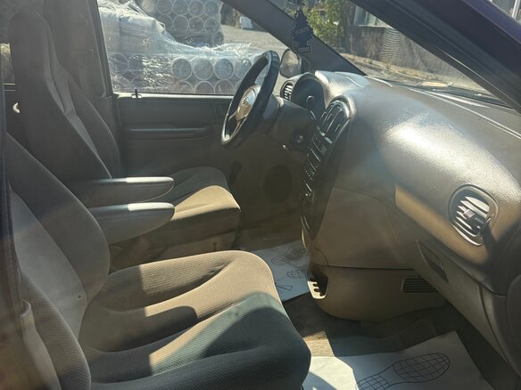 2002 Dodge Caravan 3-speed IV, пурпурный - вид 2