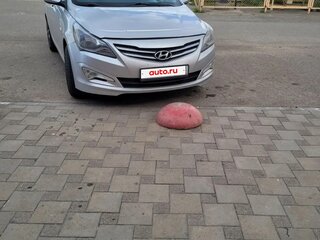 2014 Hyundai Solaris I Рестайлинг, серебристый, 875000 рублей, вид 1