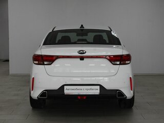 2021 Kia Rio IV Рестайлинг, белый, 1669900 рублей, вид 5