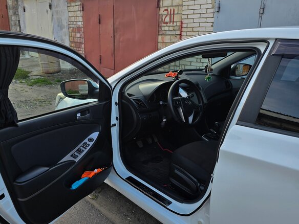 2016 Hyundai Solaris I Рестайлинг, белый, 750000 рублей - вид 6