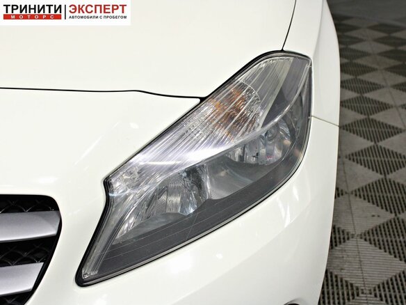 2014 Mercedes-Benz A-Класс 180 III (W176), белый - вид 8