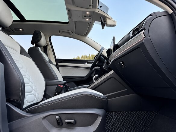 2023 Volkswagen Tayron I Рестайлинг, чёрный, 2400007 рублей - вид 13