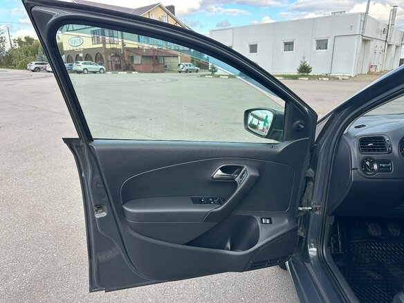 2013 Volkswagen Polo V, серый, 890000 рублей - вид 23