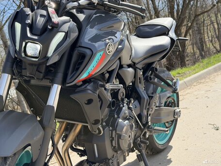 2022 Yamaha MT-07 (FZ-07), серый, 990000 рублей, вид 4