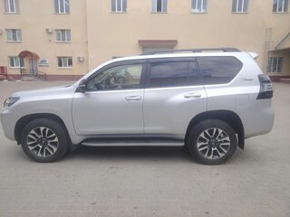 2021 Toyota Land Cruiser Prado 150 Series Рестайлинг 3, серый, 6880000 рублей, вид 4