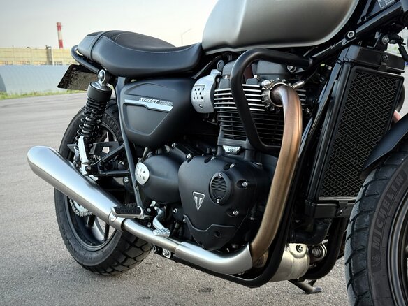 2020 Triumph Street Twin, серый, 805000 рублей - вид 19