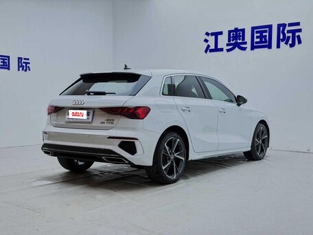 2023 Audi A3 Sportback 35 TFSI IV (8Y), белый, 1800000 рублей, вид 4