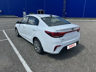 2019 Kia Rio IV, белый, 1200000 рублей, вид 4
