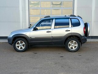 2012 Chevrolet Niva I Рестайлинг, серебристый, 461000 рублей, вид 2