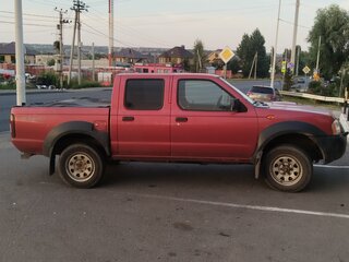 2009 Nissan NP300, красный, 1380000 рублей, вид 3