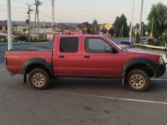 2009 Nissan NP300, красный, 1380000 рублей - вид 2