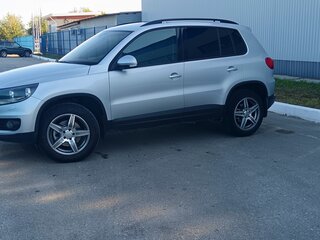 2011 Volkswagen Tiguan I Рестайлинг, серебристый, 900000 рублей, вид 2