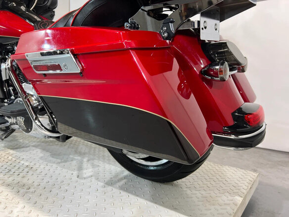 2010 Harley-Davidson Electra Glide, пурпурный, 1200000 рублей - вид 24