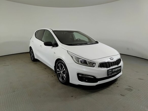 2017 Kia Ceed II Рестайлинг, белый, 1438000 рублей - вид 2