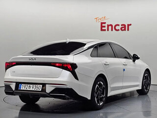 2023 Kia K5 III Рестайлинг, белый, 2450200 рублей, вид 2