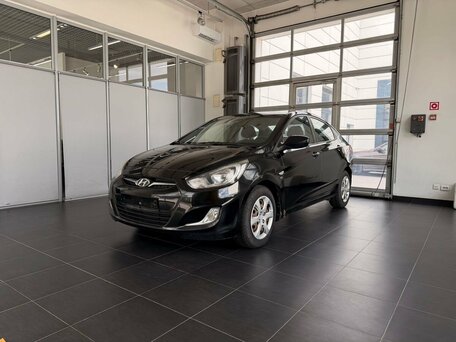 2012 Hyundai Solaris I, чёрный, 600000 рублей, вид 3