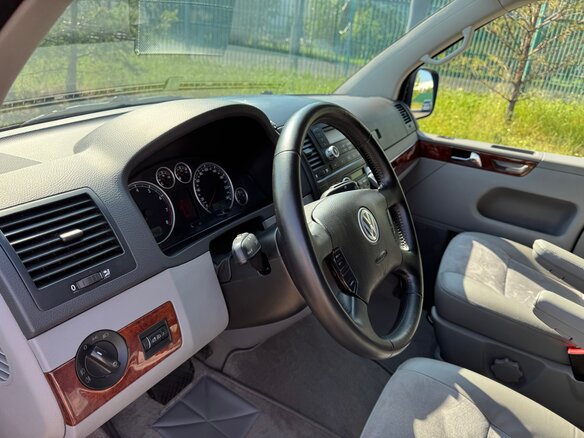 2006 Volkswagen Multivan T5, чёрный, 3550000 рублей - вид 9
