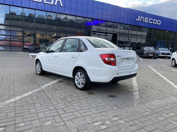 2026 Lada (ВАЗ) Granta I Рестайлинг, белый, 1188000 рублей - вид 7