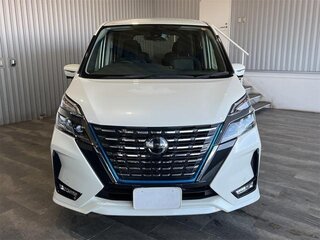 2022 Nissan Serena V (C27) Рестайлинг, белый, 1930000 рублей, вид 2