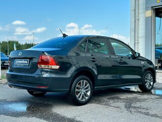 2018 Volkswagen Polo V Рестайлинг, серый, 729000 рублей, вид 4