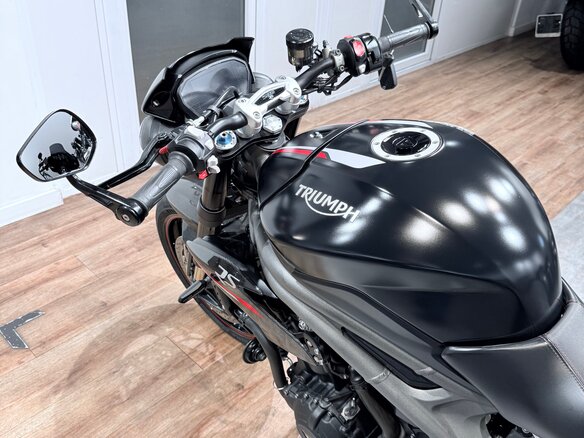 2018 Triumph Speed Triple, чёрный, 999000 рублей - вид 20