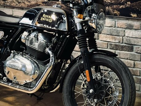 2025 Royal Enfield Continental GT, серебристый, 680000 рублей, вид 2