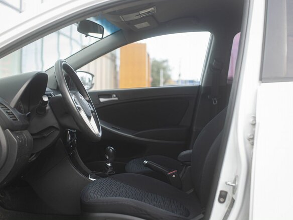 2014 Hyundai Solaris I Рестайлинг, белый, 580000 рублей - вид 10